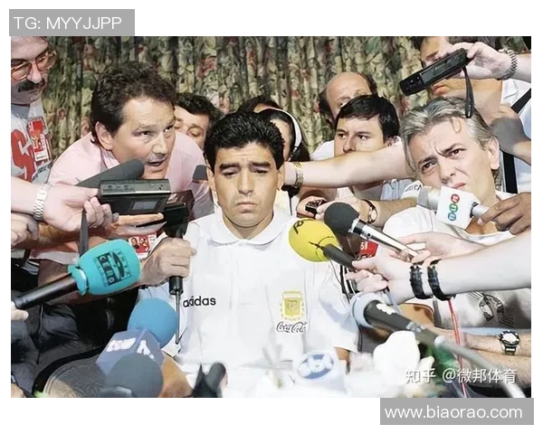 1985年足球传奇人物盘点：从马拉多纳到普拉蒂尼的辉煌时刻